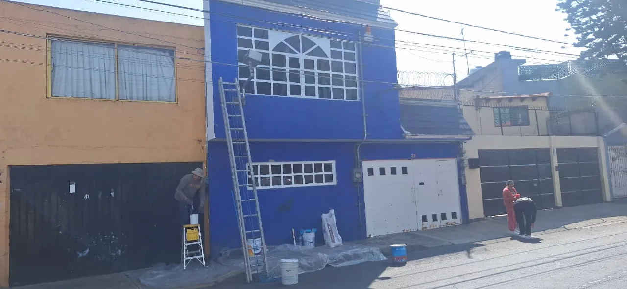 Pintura de fachada azul / Blue facade painting